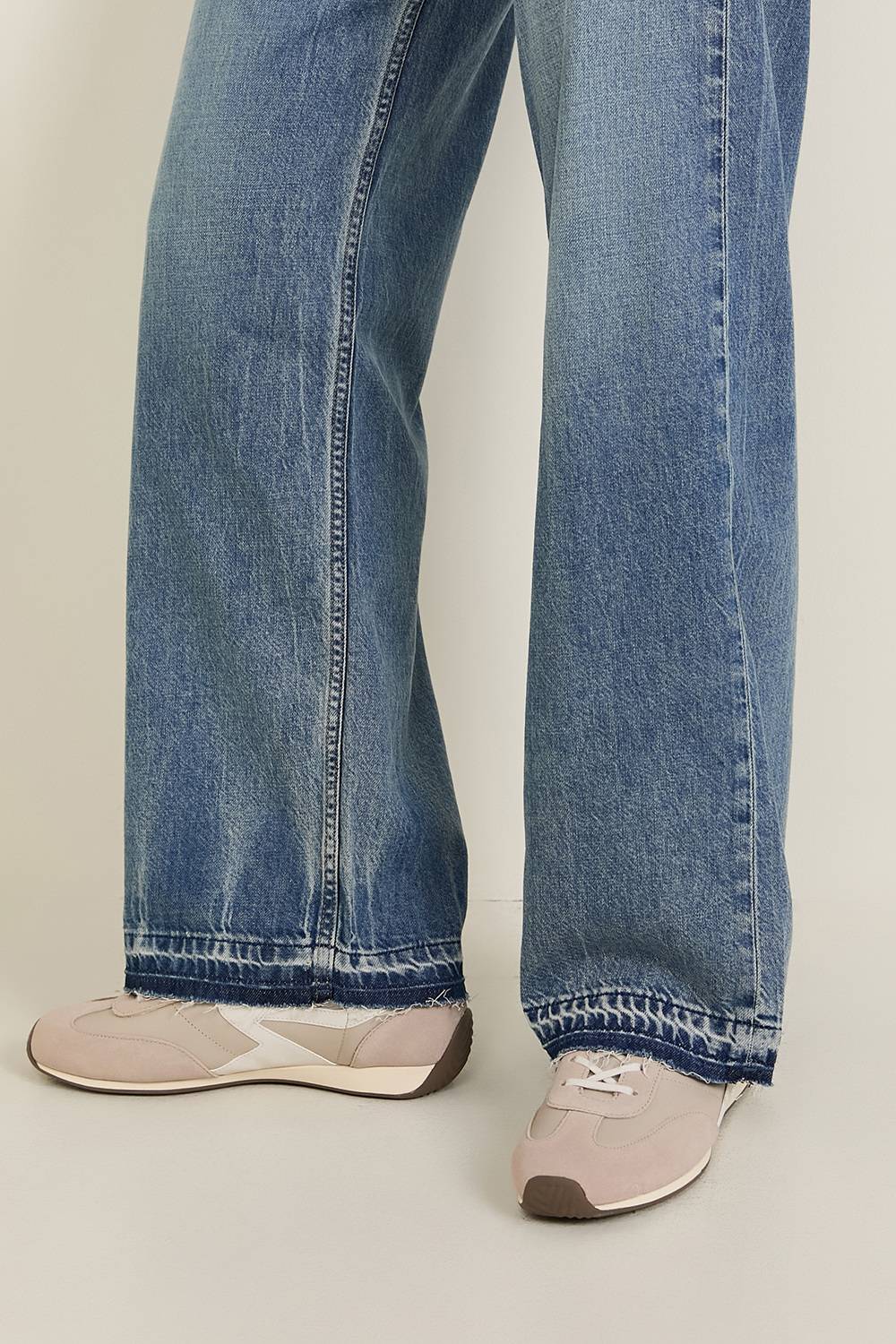 תמונת כל הלוק של נעלי סניקרס רטרו רנר RAG & BONE